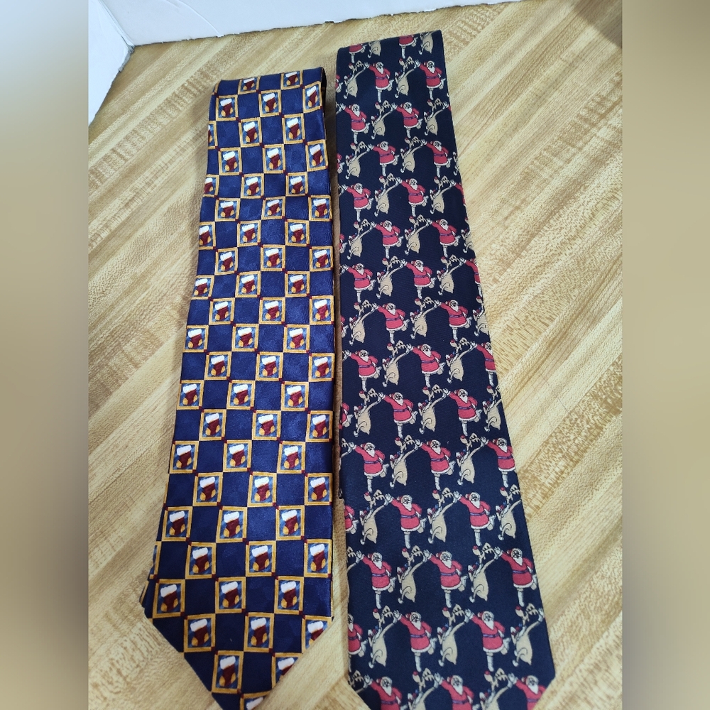 Silk Ties 2 Christmas Theme Van Heusen 417 And Joseph A Bank Unworn Condition
